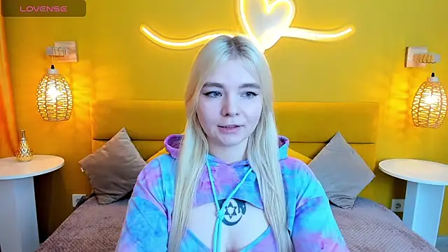 Snapshot of RuthBryant chatting on 12, 10, 2025 RuthBryant online show from 12, 10, 2025