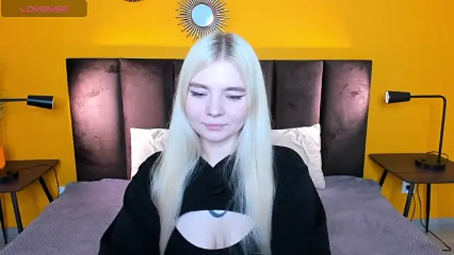 Snapshot of RuthBryant chatting on 14, 10, 2025 RuthBryant online show from 14, 10, 2025