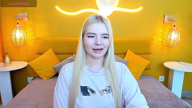 Snapshot of RuthBryant chatting on 18, 10, 2025 RuthBryant online show from 18, 10, 2025