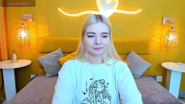 Snapshot of RuthBryant chatting on 19, 10, 2025 RuthBryant online show from 19, 10, 2025