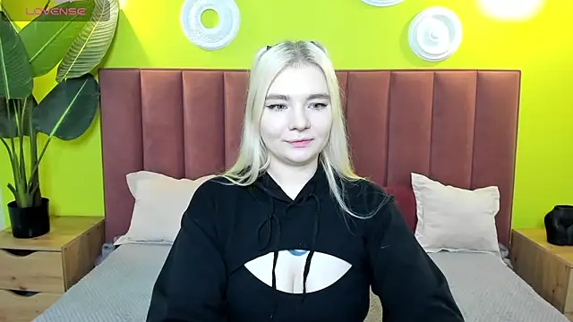 Snapshot of RuthBryant chatting on 20, 10, 2025 RuthBryant online show from 20, 10, 2025