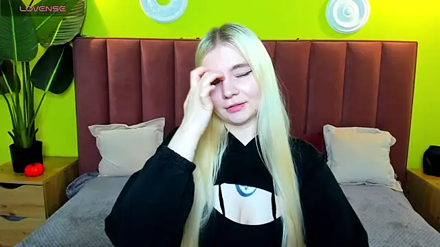 Snapshot of RuthBryant chatting on 12, 11, 2025 RuthBryant online show from 12, 11, 2025