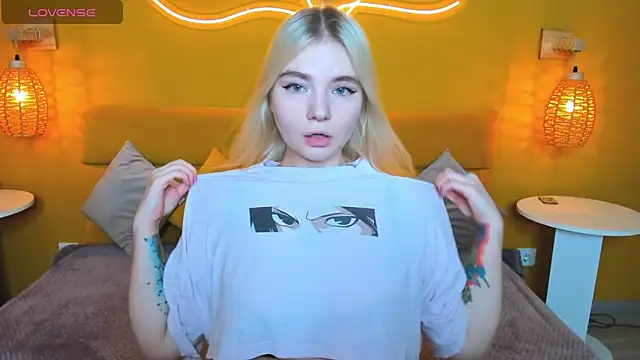 Snapshot of RuthBryant chatting on 21, 11, 2025 RuthBryant online show from 21, 11, 2025