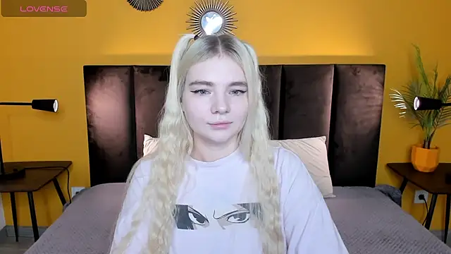 Snapshot of RuthBryant chatting on 24, 11, 2025 RuthBryant online show from 24, 11, 2025