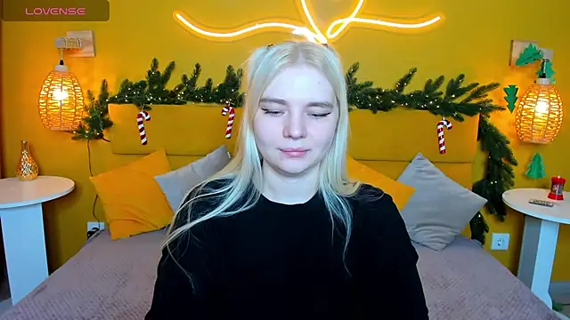 Snapshot of RuthBryant chatting on 14, 12, 2025 RuthBryant online show from 14, 12, 2025