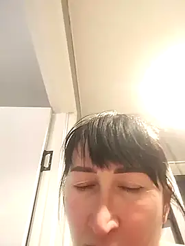 Funny Karina online show from 1, 2, 2026