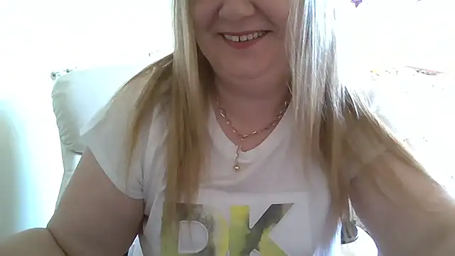 Snapshot of arianamodel4you chatting on 27, 11, 2025 arianamodel4you online show from 27, 11, 2025