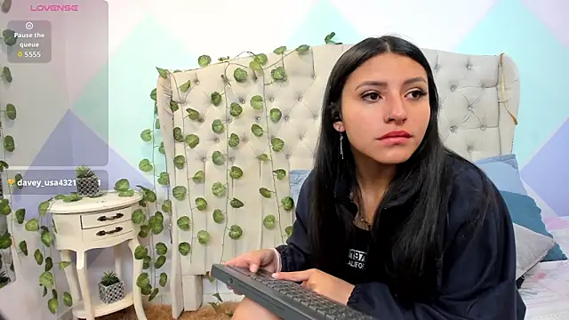 Snapshot of ZaharaSkylar chatting on 27, 10, 2025 ZaharaSkylar online show from 27, 10, 2025