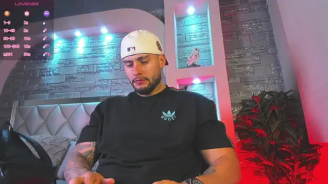 Snapshot of dominic_de_luca chatting on 3, 10, 2025 dominic de luca online show from 3, 10, 2025