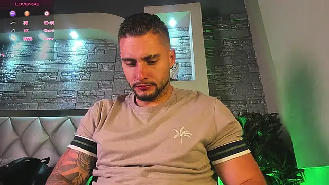 Snapshot of dominic_de_luca chatting on 6, 10, 2025 dominic de luca online show from 6, 10, 2025