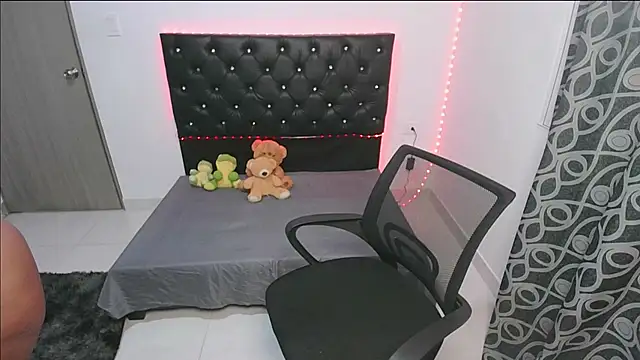 Snapshot of niiky_68 chatting on 4, 10, 2025 niiky 68 online show from 4, 10, 2025