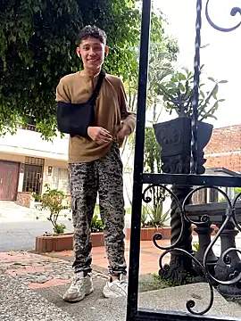 Snapshot of elfernh chatting on 12, 10, 2025 elfernh online show from 12, 10, 2025