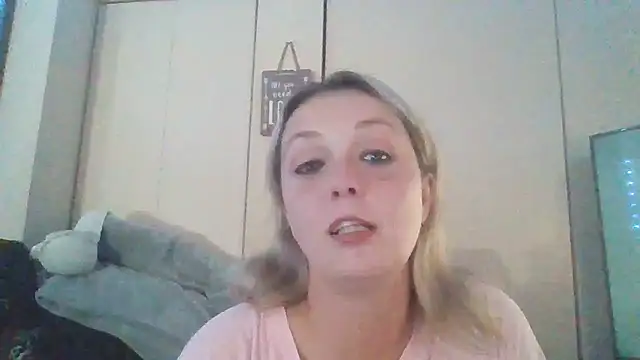 Snapshot of Candykissesxoxo chatting on 2, 11, 2025 Candykissesxoxo online show from 2, 11, 2025