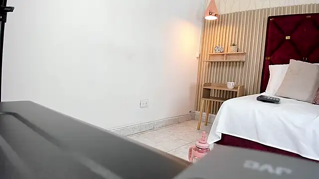 Laura Ivy online show from 24, 9, 2025