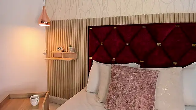 Laura Ivy online show from 26, 9, 2025