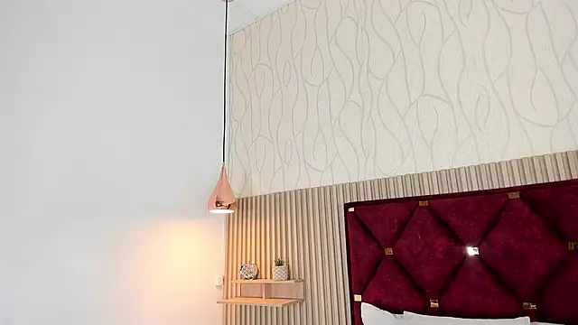 Laura Ivy online show from 6, 10, 2025