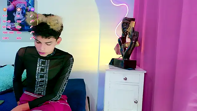 Snapshot of Room_69x chatting on 6, 10, 2025 Room 69x online show from 6, 10, 2025