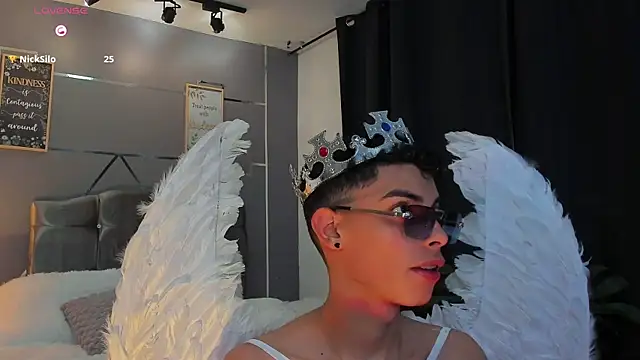 Snapshot of Room_69x chatting on 31, 10, 2025 Room 69x online show from 31, 10, 2025