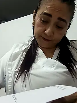 Snapshot of linda_luna29 chatting on 13, 11, 2025 linda luna29 online show from 13, 11, 2025