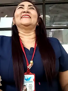 Snapshot of linda_luna29 chatting on 17, 12, 2025 linda luna29 online show from 17, 12, 2025