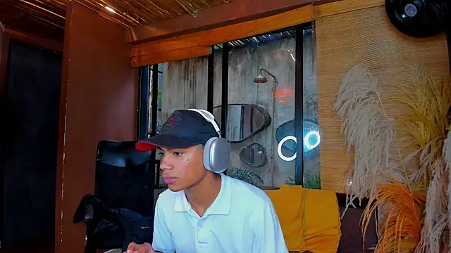 Snapshot of AlanCutee chatting on 20, 12, 2025 AlanCutee online show from 20, 12, 2025