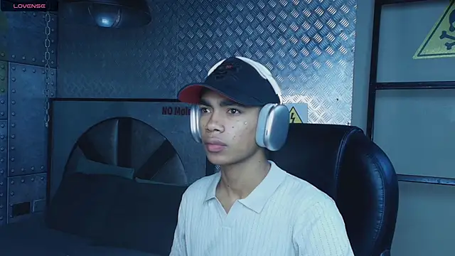 Snapshot of AlanCutee chatting on 22, 12, 2025 AlanCutee online show from 22, 12, 2025