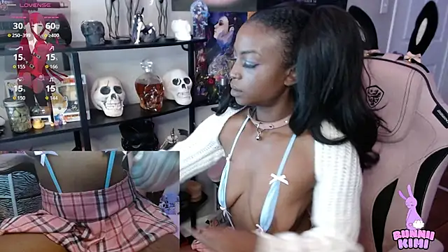 Snapshot of bunniikimi chatting on 10, 9, 2025 bunniikimi online show from 10, 9, 2025