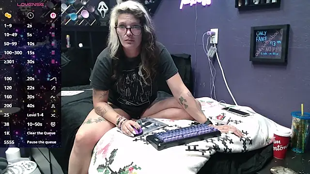 Snapshot of oddywithabody chatting on 2, 11, 2025 oddywithabody online show from 2, 11, 2025