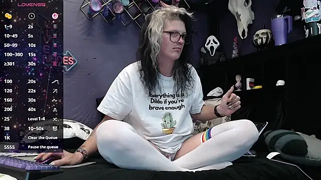 Snapshot of oddywithabody chatting on 10, 11, 2025 oddywithabody online show from 10, 11, 2025