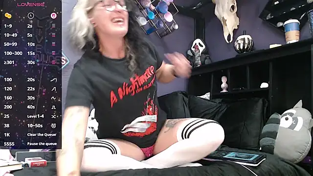 Snapshot of oddywithabody chatting on 19, 11, 2025 oddywithabody online show from 19, 11, 2025