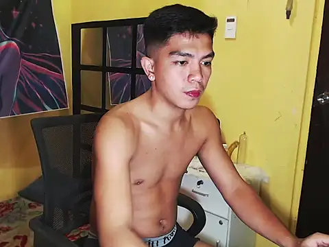 Snapshot of Hunky_paul chatting on 15, 12, 2025 Hunky paul online show from 15, 12, 2025