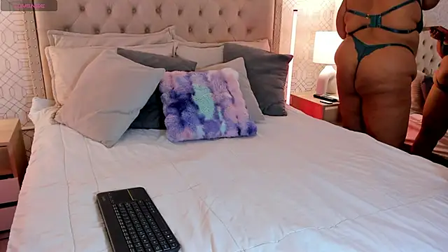 Snapshot of BellaNixs chatting on 7, 11, 2025 BellaNixs online show from 7, 11, 2025