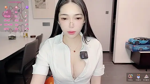 Snapshot of Scarlett-bb chatting on 13, 10, 2025 Scarlett-bb online show from 13, 10, 2025