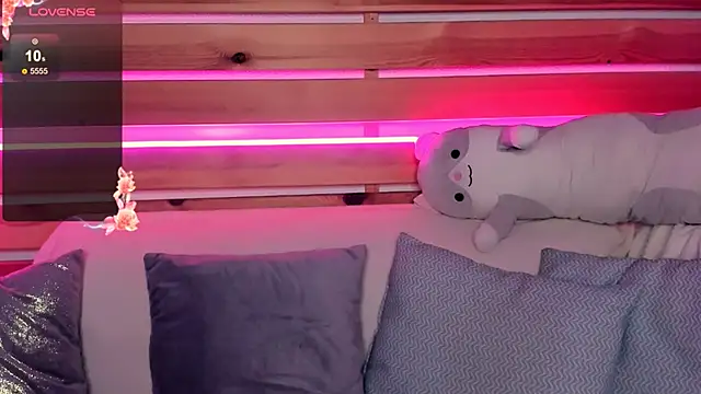 Emily Tylerr online show from 16, 10, 2025