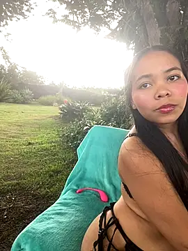 SophiaGuzman online show from 18, 11, 2025