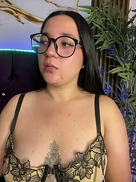 Snapshot of sara_roy04_ chatting on 7, 10, 2025 sara roy04  online show from 7, 10, 2025