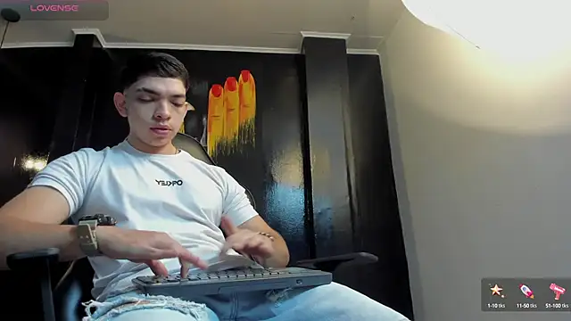 Snapshot of Eryonbradley chatting on 18, 9, 2025 Eryonbradley online show from 18, 9, 2025