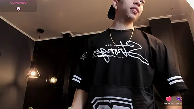 Snapshot of Eryonbradley chatting on 18, 10, 2025 Eryonbradley online show from 18, 10, 2025