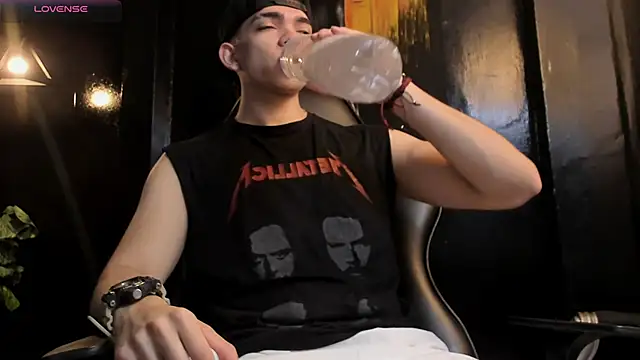 Snapshot of Eryonbradley chatting on 8, 11, 2025 Eryonbradley online show from 8, 11, 2025