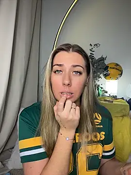 Snapshot of louiseberkeley chatting on 16, 6, 2026 louiseberkeley online show from 16, 6, 2026