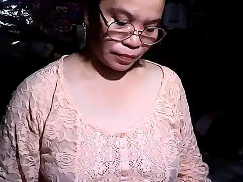 Adeline05 online show from 4, 12, 2025