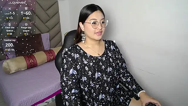 Snapshot of heluejamil chatting on 1, 11, 2025 heluejamil online show from 1, 11, 2025