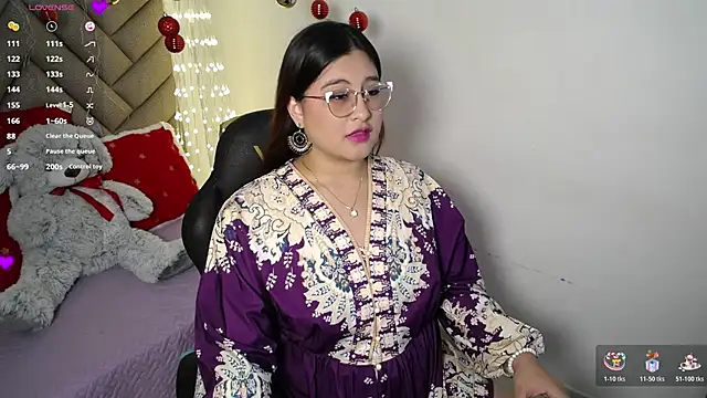 Snapshot of heluejamil chatting on 12, 11, 2025 heluejamil online show from 12, 11, 2025