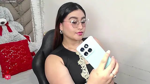 Snapshot of heluejamil chatting on 5, 1, 2026 heluejamil online show from 5, 1, 2026