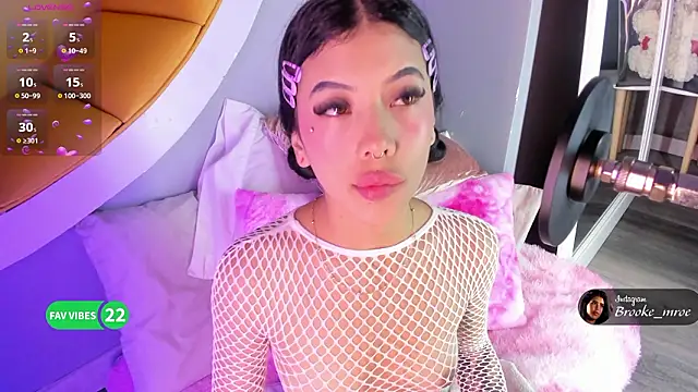 Snapshot of Brooke_monroe chatting on 5, 2, 2026 Brooke monroe online show from 5, 2, 2026