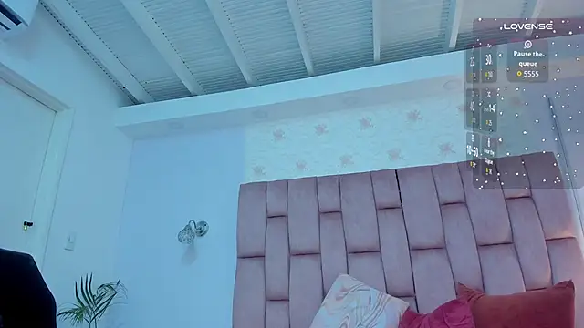 aishathornee online show from 18, 9, 2025