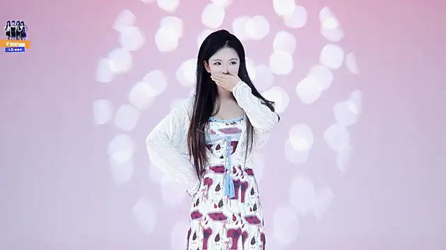 Snapshot of 1X-one chatting on 15, 10, 2025 1X-one online show from 15, 10, 2025