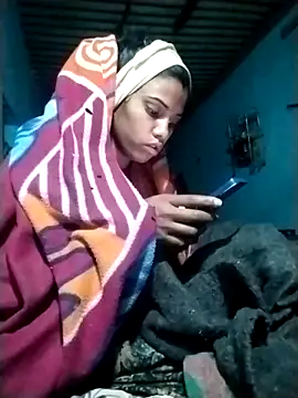 Snapshot of Hot-qwer chatting on 17, 12, 2025 Hot-qwer online show from 17, 12, 2025