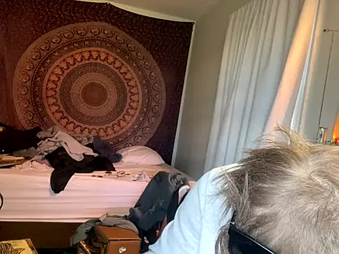 Snapshot of XanderOzzz chatting on 11, 11, 2025 XanderOzzz online show from 11, 11, 2025