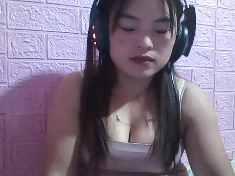 Snapshot of Loc_al chatting on 28, 9, 2025 Loc al online show from 28, 9, 2025